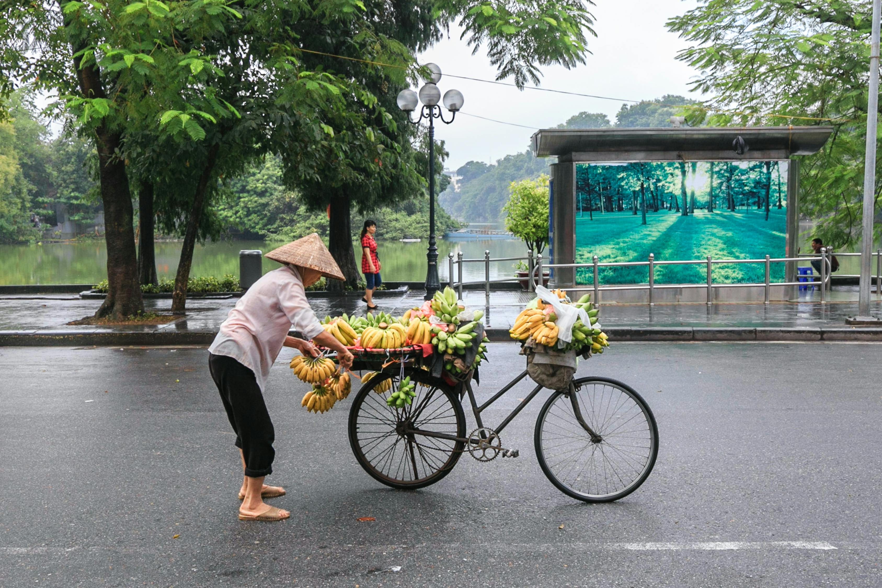 重庆警方通报醉酒女子殴打外卖员事件，反思与启示